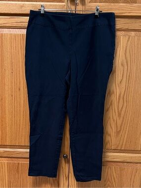 Chico's Women’s Navy Pull-On Slimming Pants, EUC, Size 2.5 Short